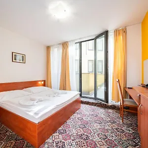 Отель De Luxe, Прага