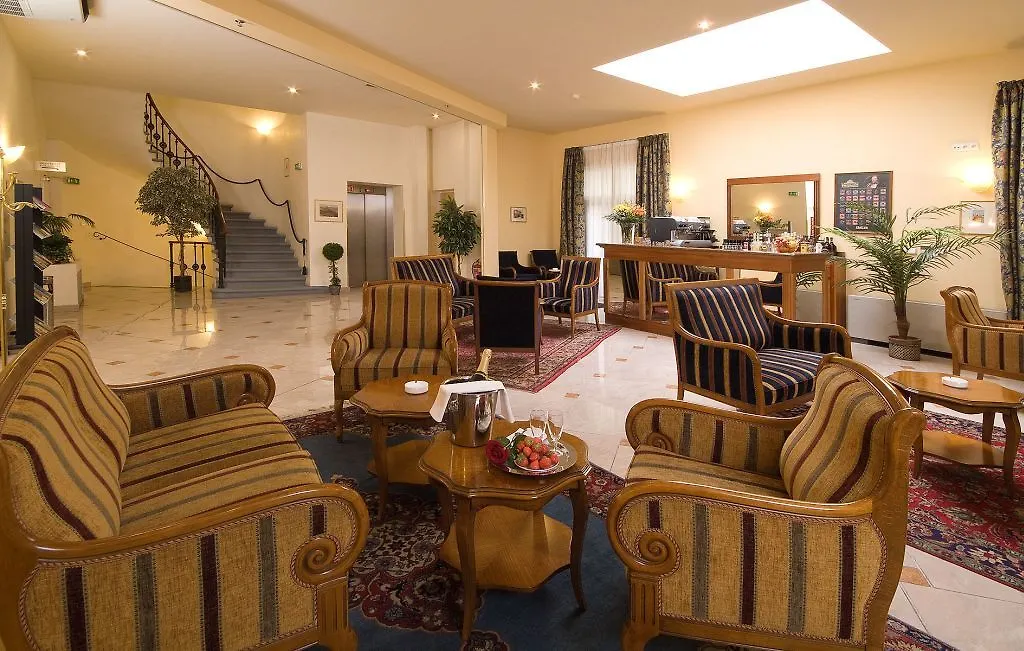 פראג Hotel Tyl 4*,